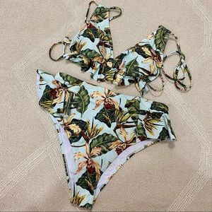 Closet Cleanout✨ Shein high waisted Bikini Set (Size L)